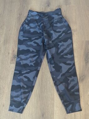 Old Navy Black & Gray Camo Powersoft Joggers